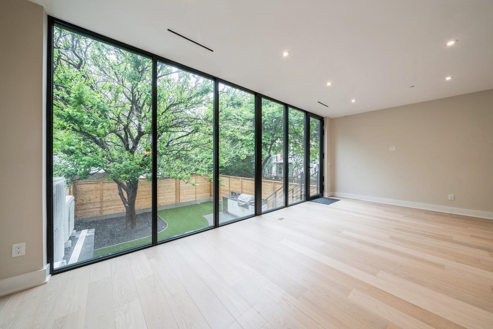 477 MONMOUTH ST Unit: 1