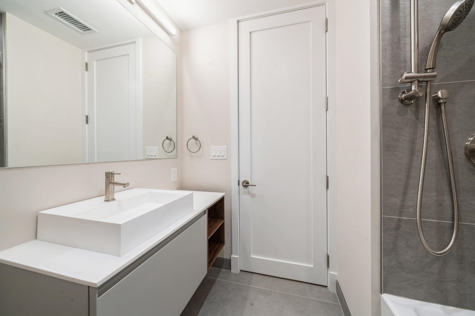 477 MONMOUTH ST Unit: 1