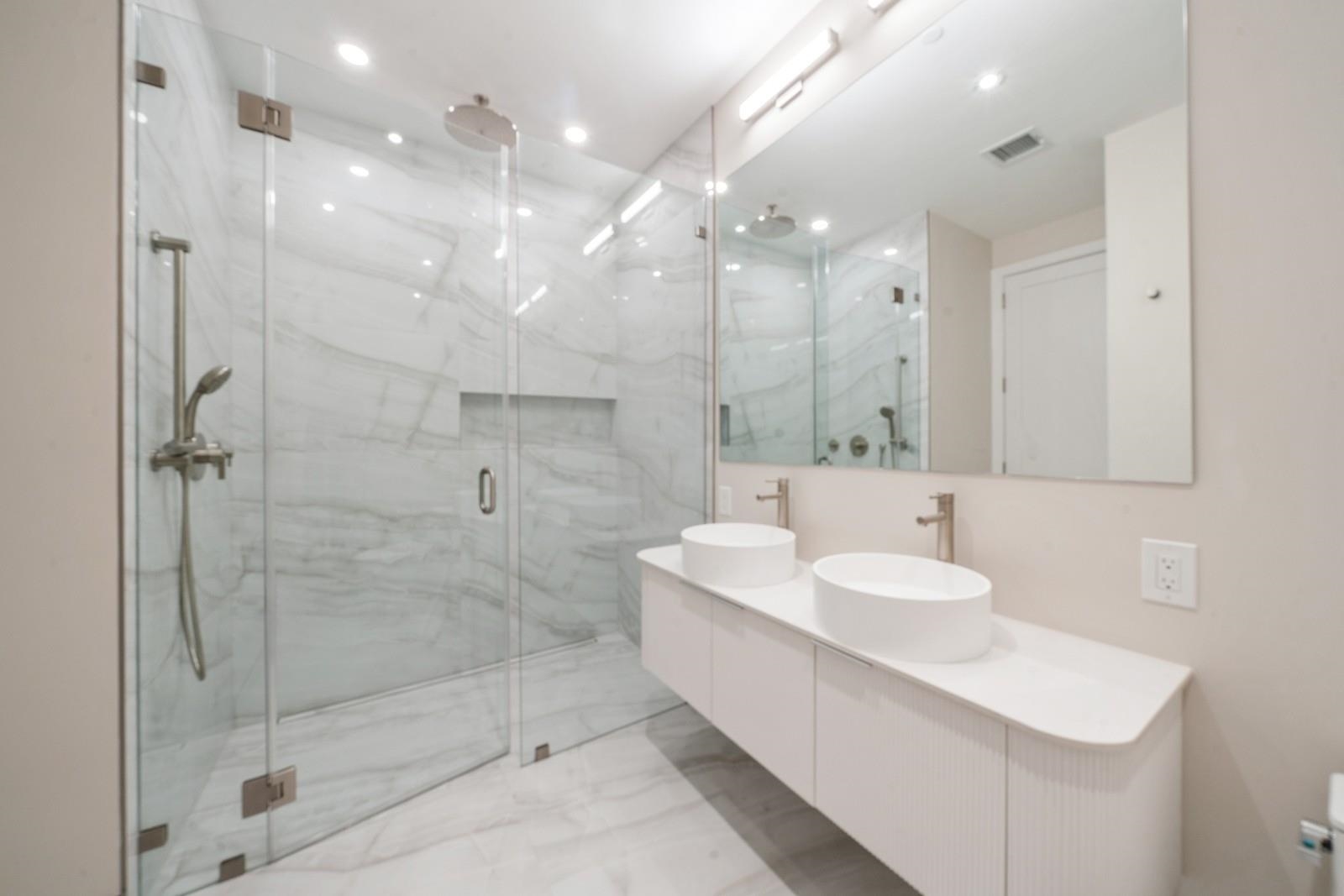 477 MONMOUTH ST Unit: 1