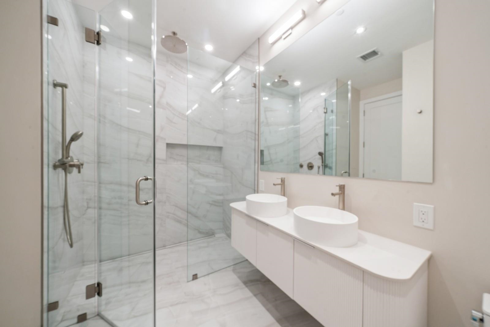 477 MONMOUTH ST Unit: 1