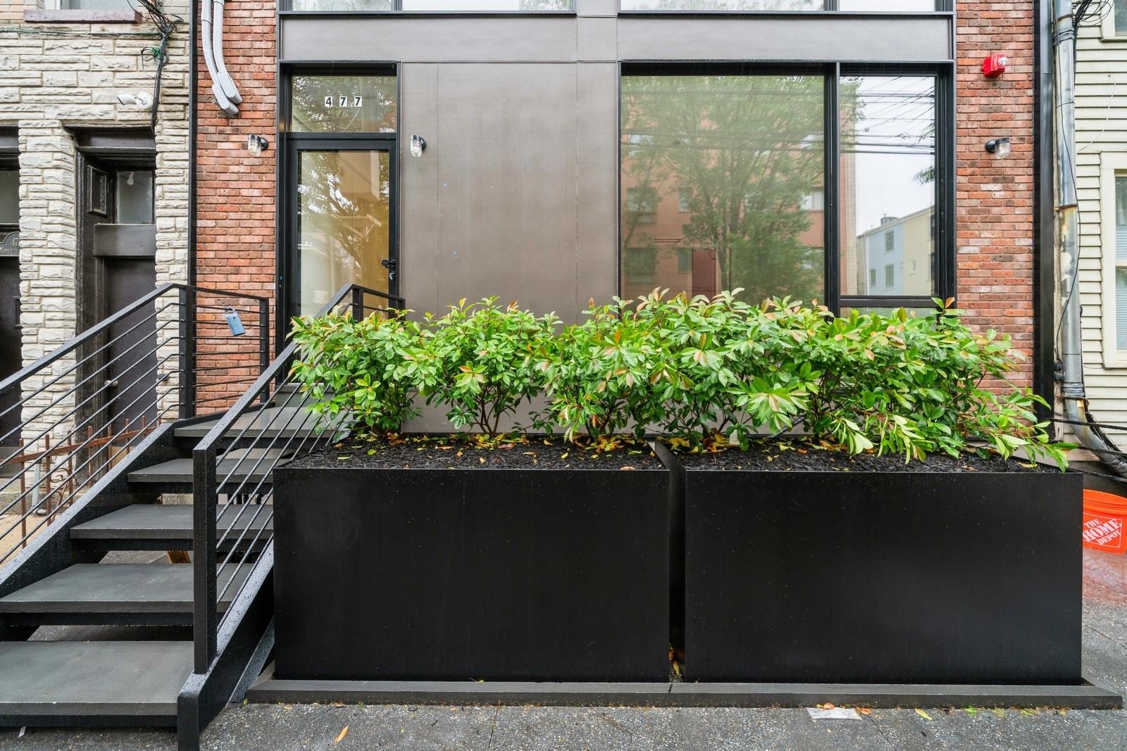 477 MONMOUTH ST Unit: 1
