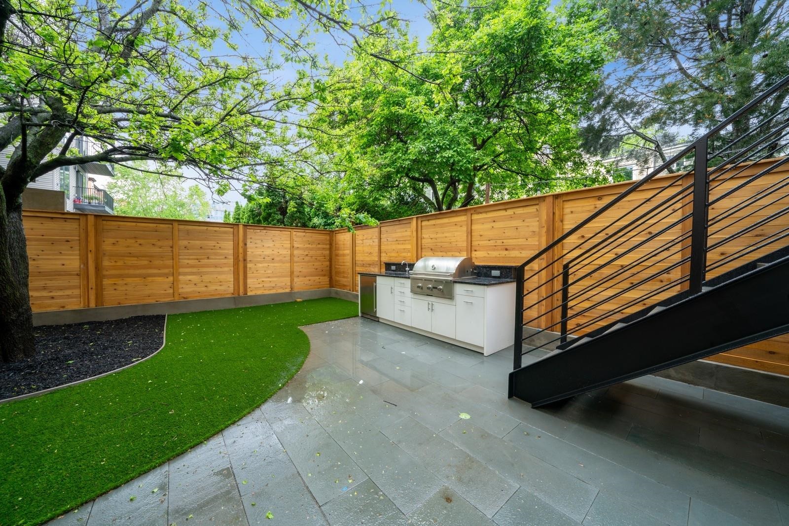 477 MONMOUTH ST Unit: 1