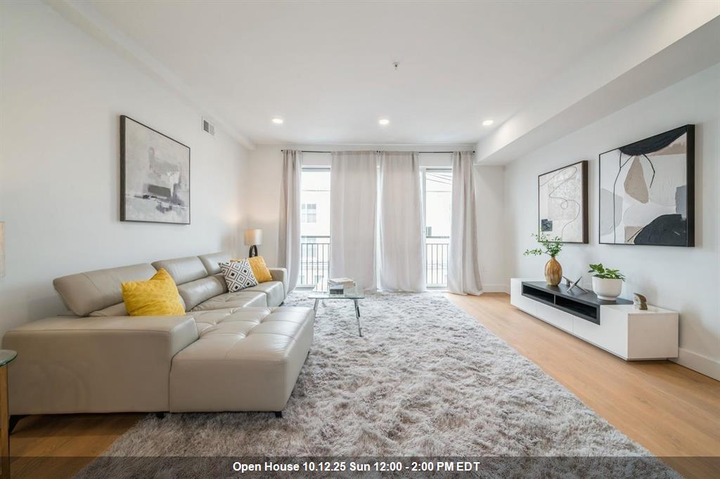 160 BRUNSWICK ST Unit: 302