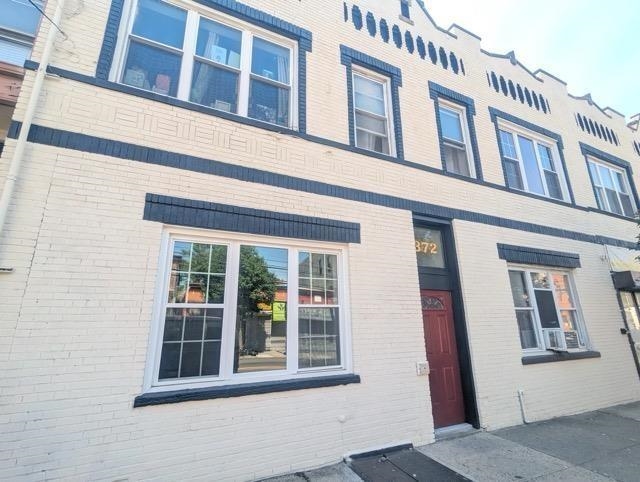372 PALISADE AVE