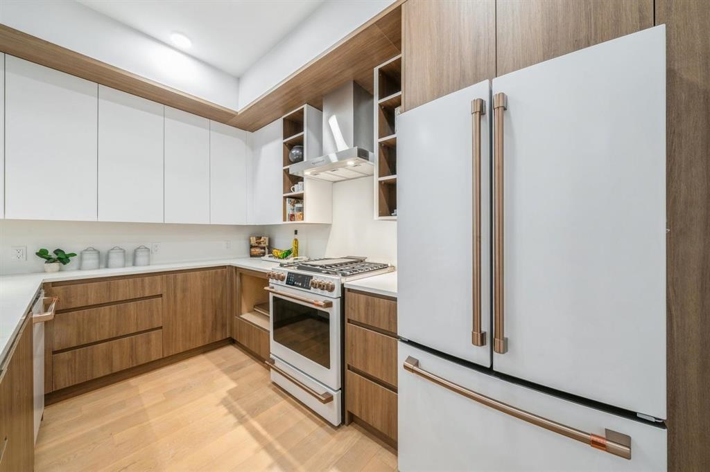 160 BRUNSWICK ST Unit: 305