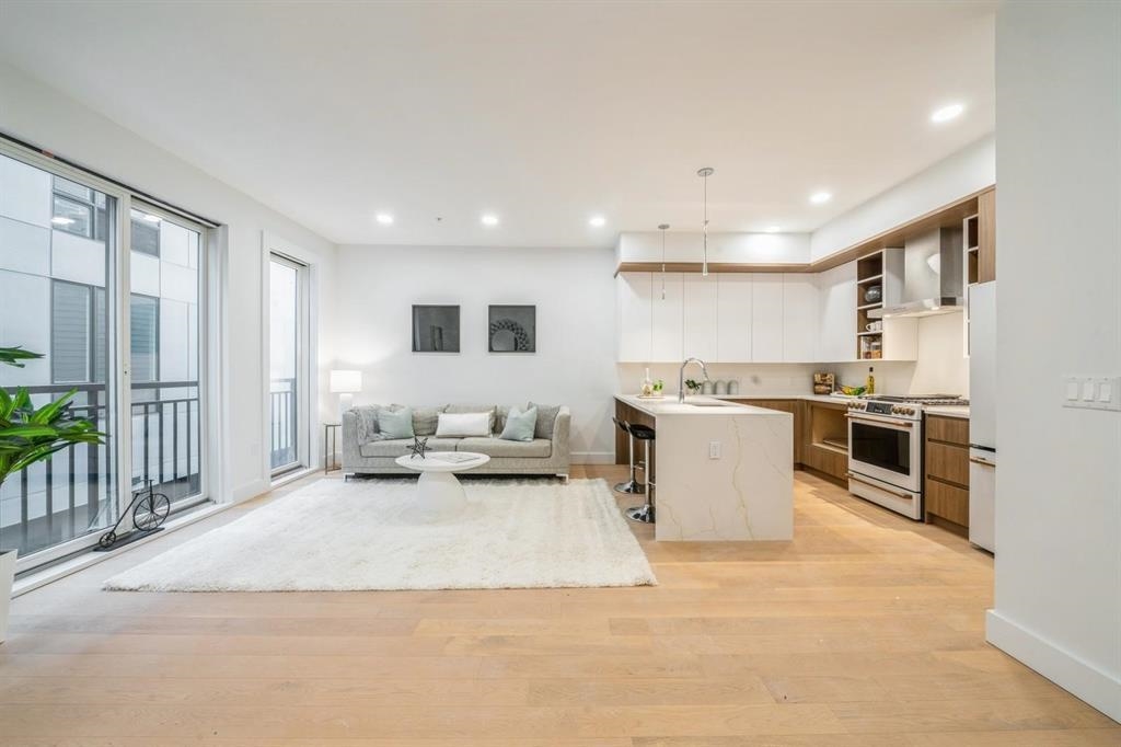 160 BRUNSWICK ST Unit: 305