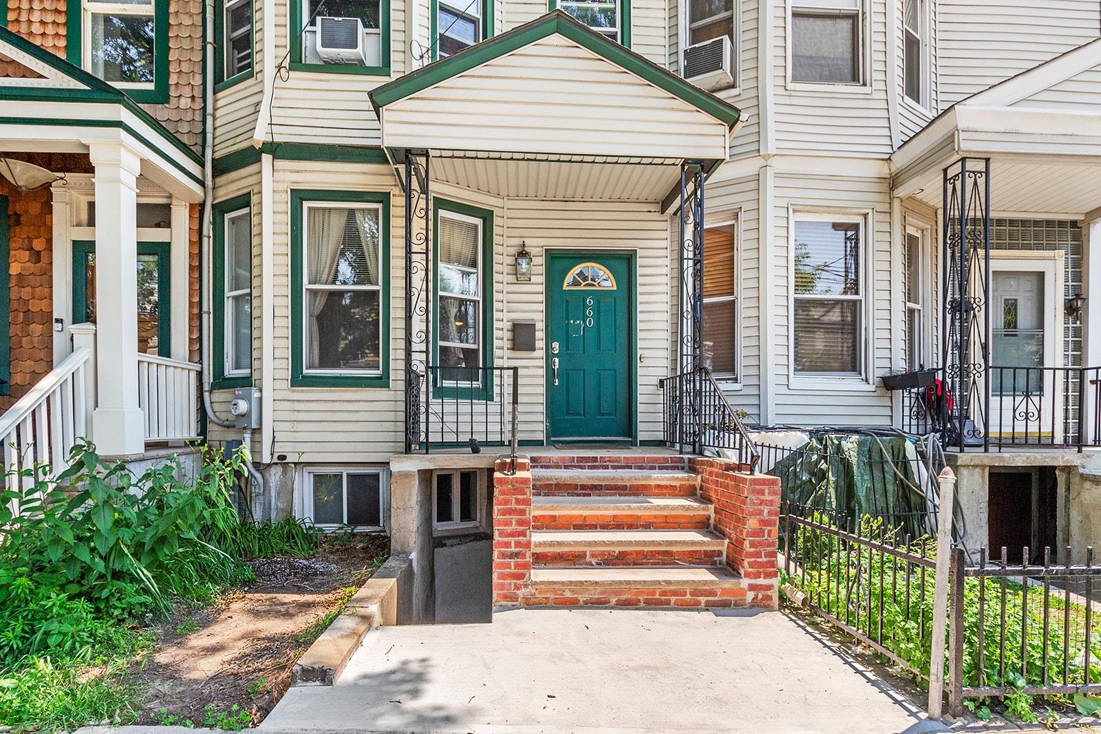 660 PALISADE AVE