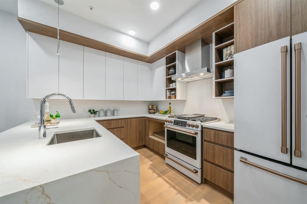 160 BRUNSWICK ST Unit: 405