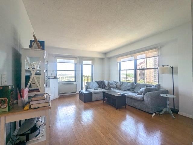 1 GREENE ST Unit: 701
