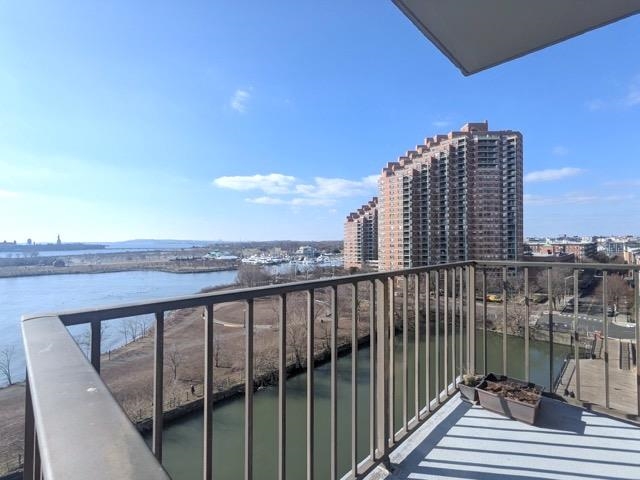 1 GREENE ST Unit: 701