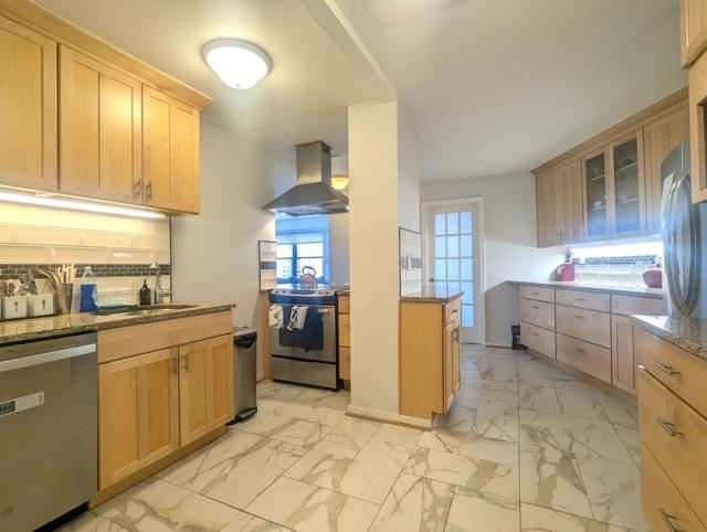 1 GREENE ST Unit: 701