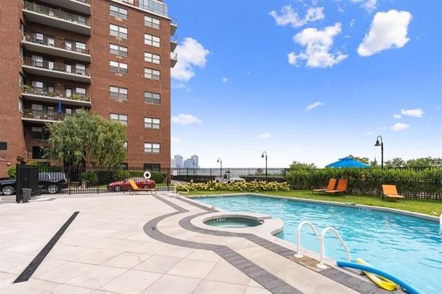 1 GREENE ST Unit: 701