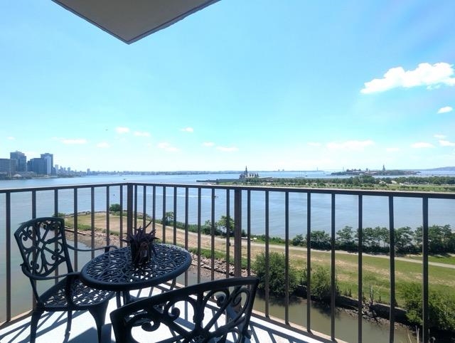 1 GREENE ST Unit: 701