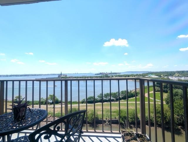 1 GREENE ST Unit: 701