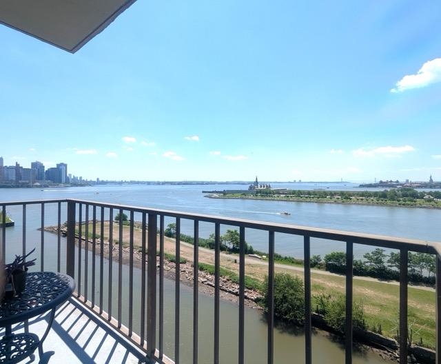 1 GREENE ST Unit: 701