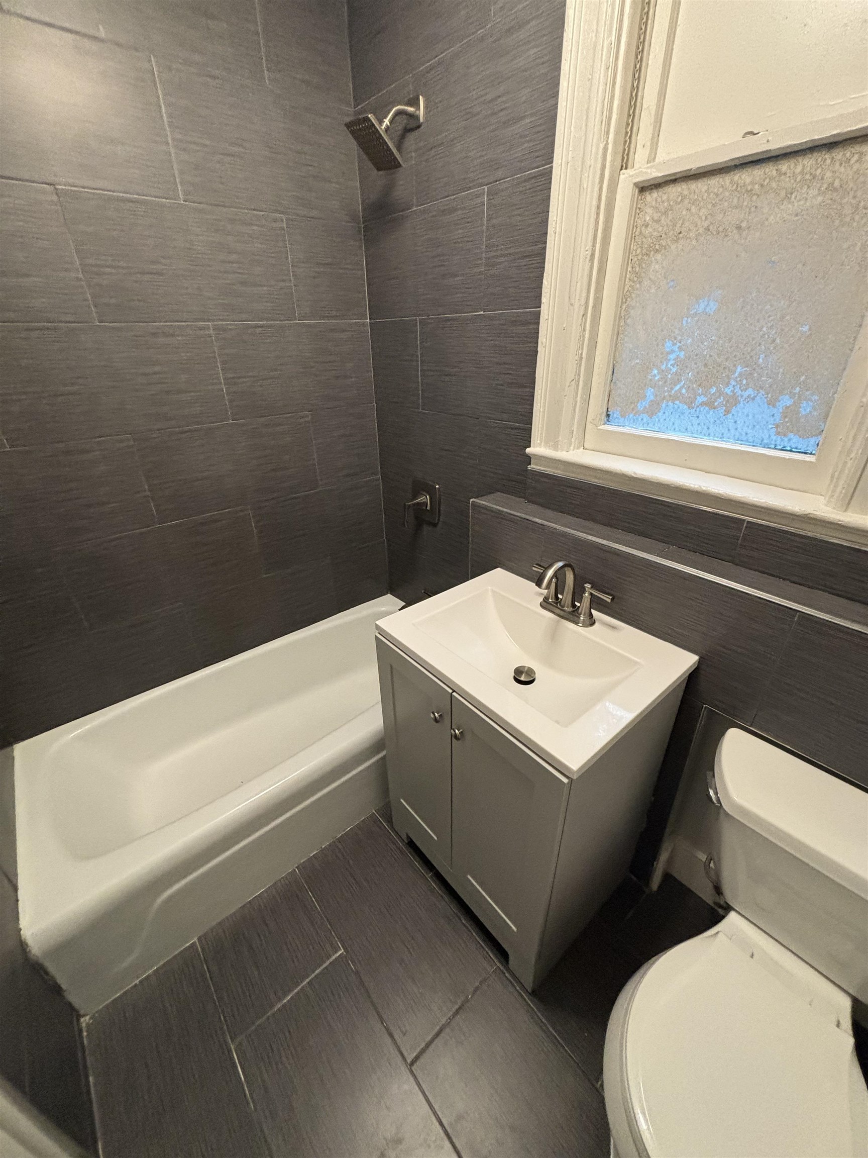 567 WEST SIDE AVE Unit: 2