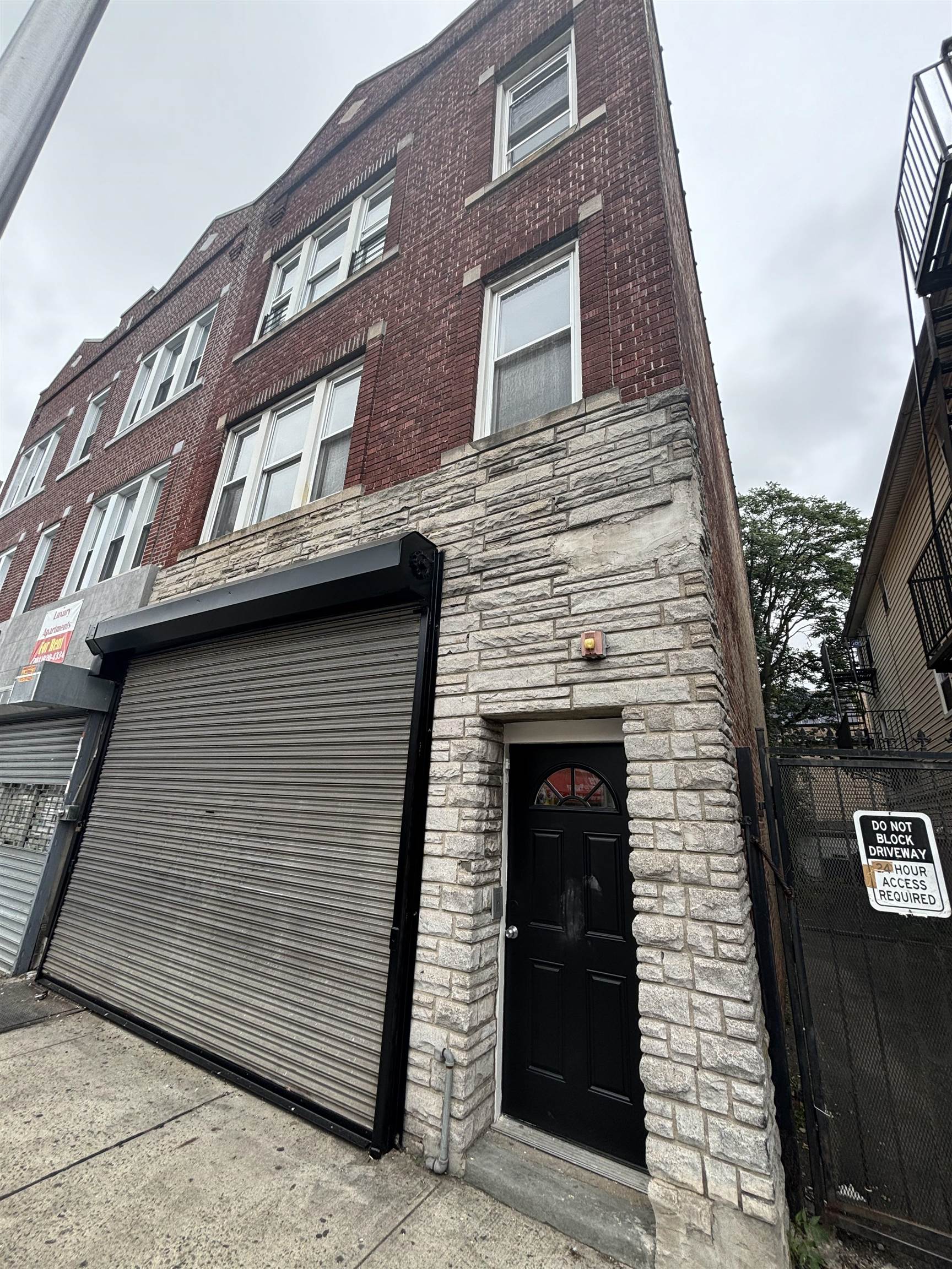 567 WEST SIDE AVE Unit: 2
