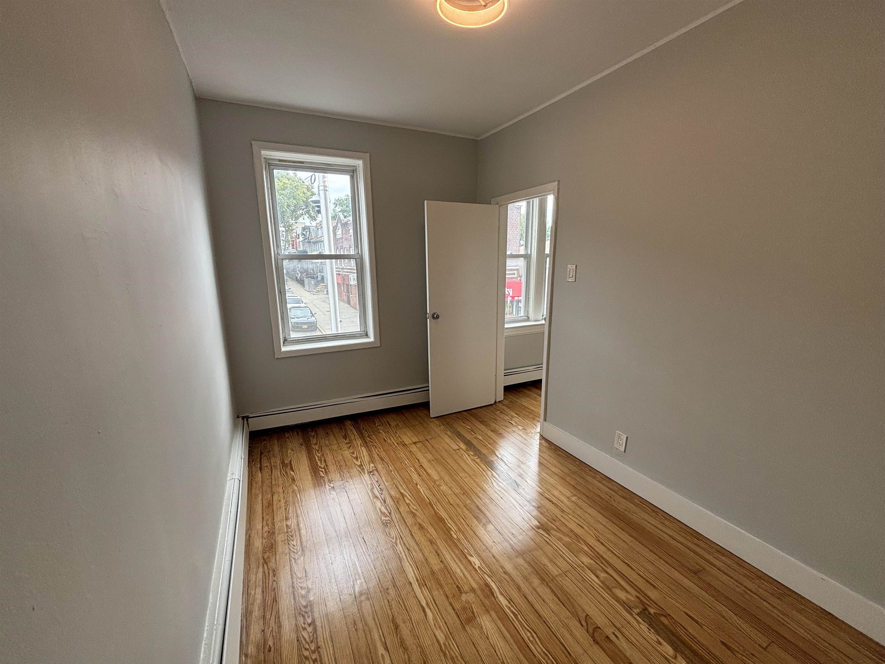 567 WEST SIDE AVE Unit: 2
