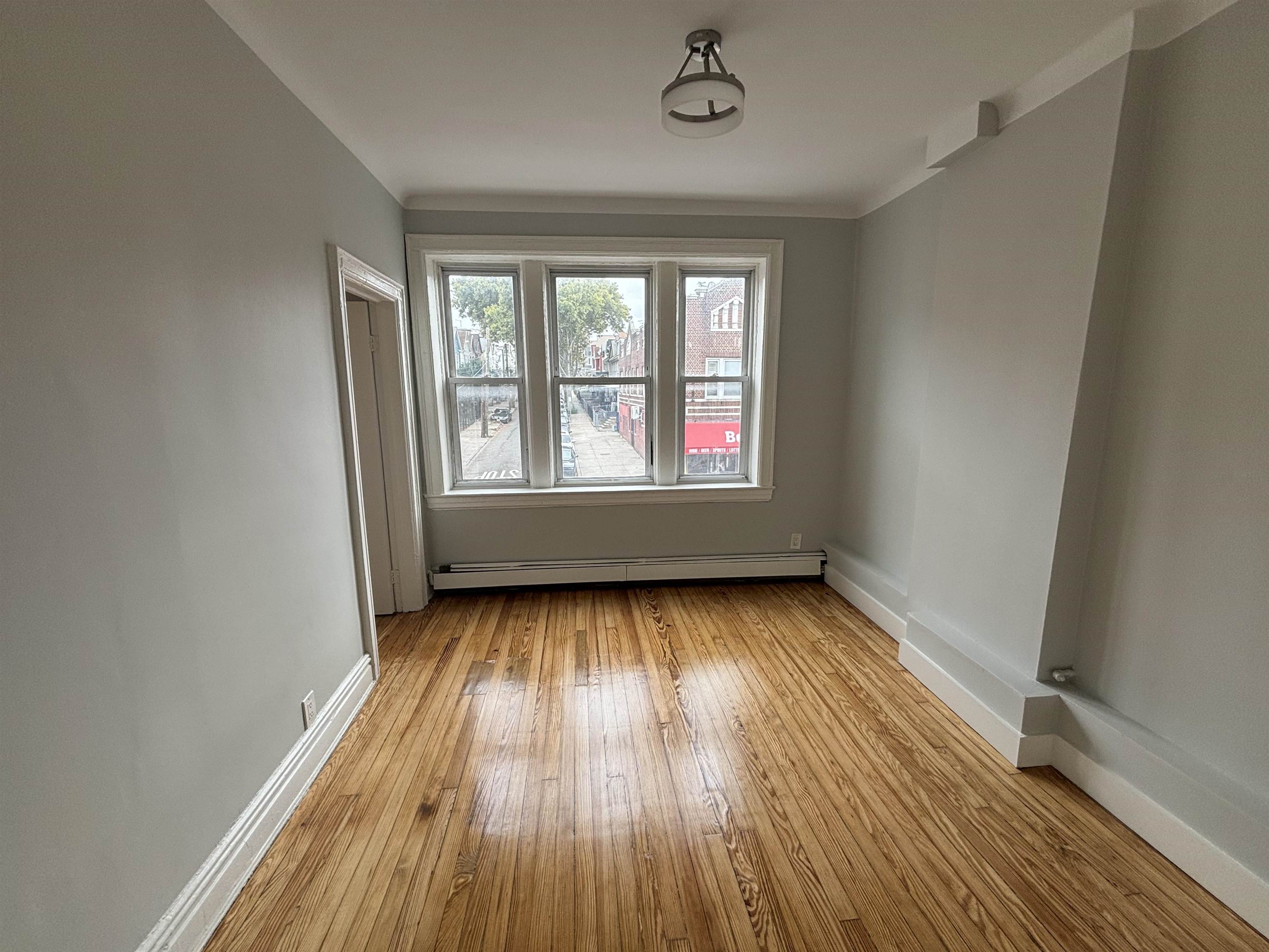 567 WEST SIDE AVE Unit: 2