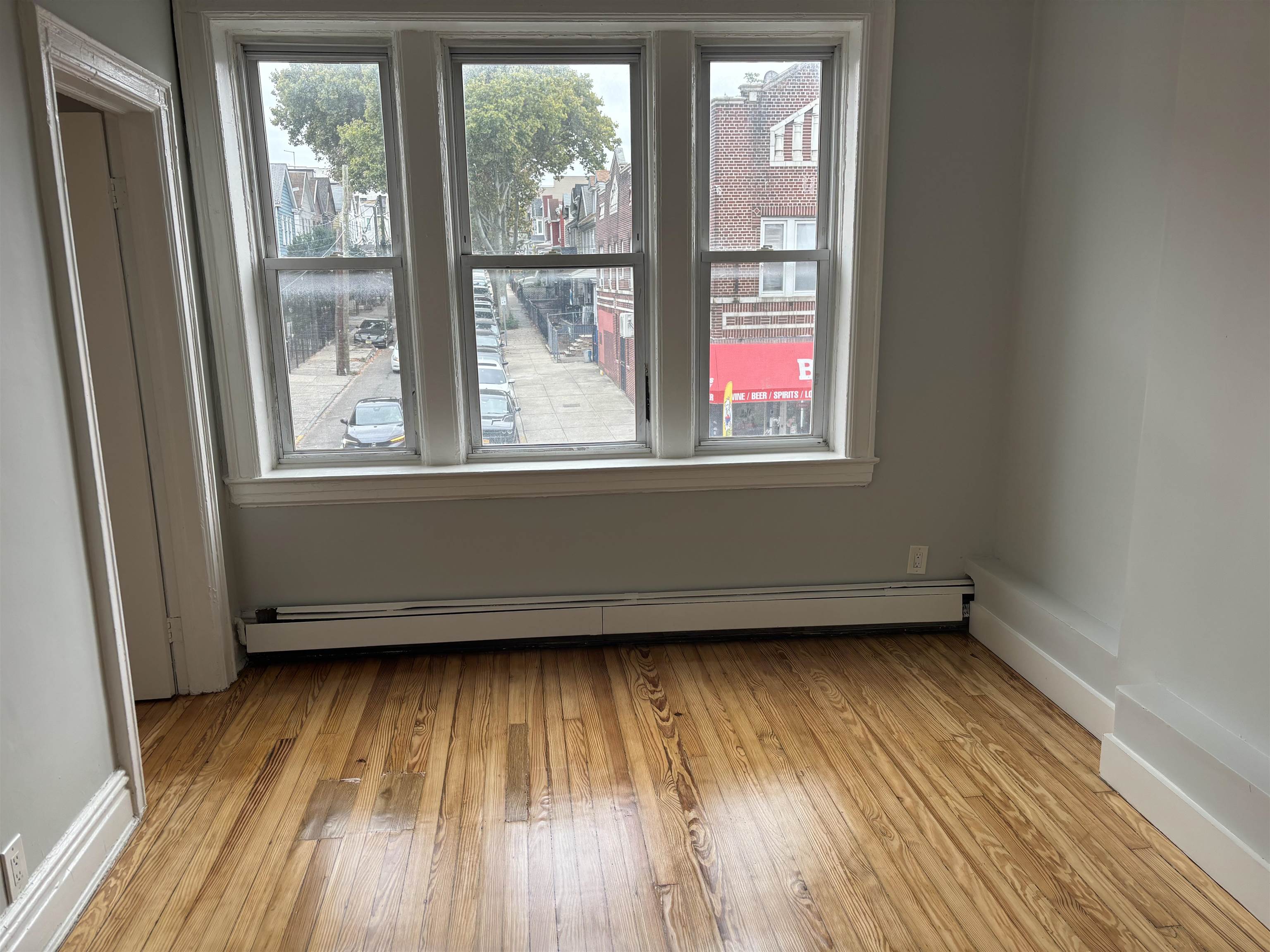 567 WEST SIDE AVE Unit: 2