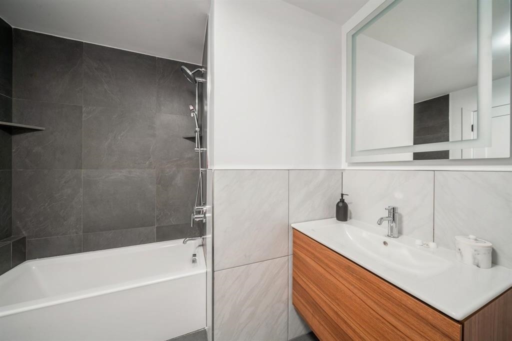 160 BRUNSWICK ST Unit: 403