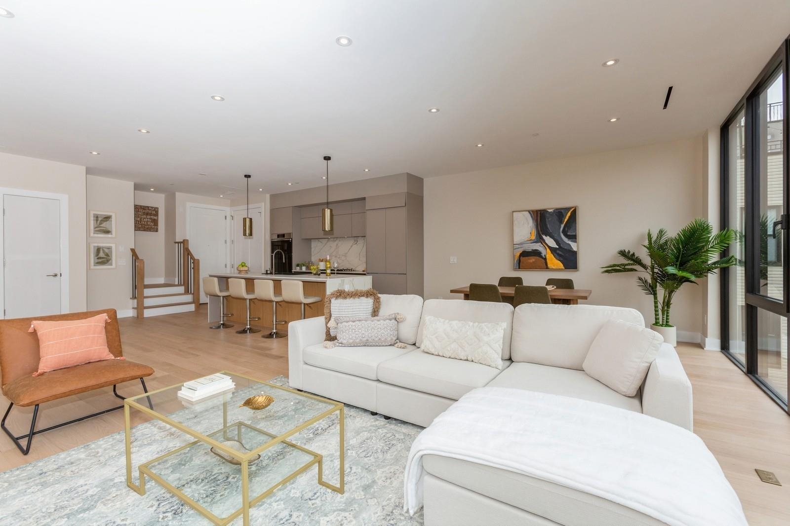 477 MONMOUTH ST Unit: 4