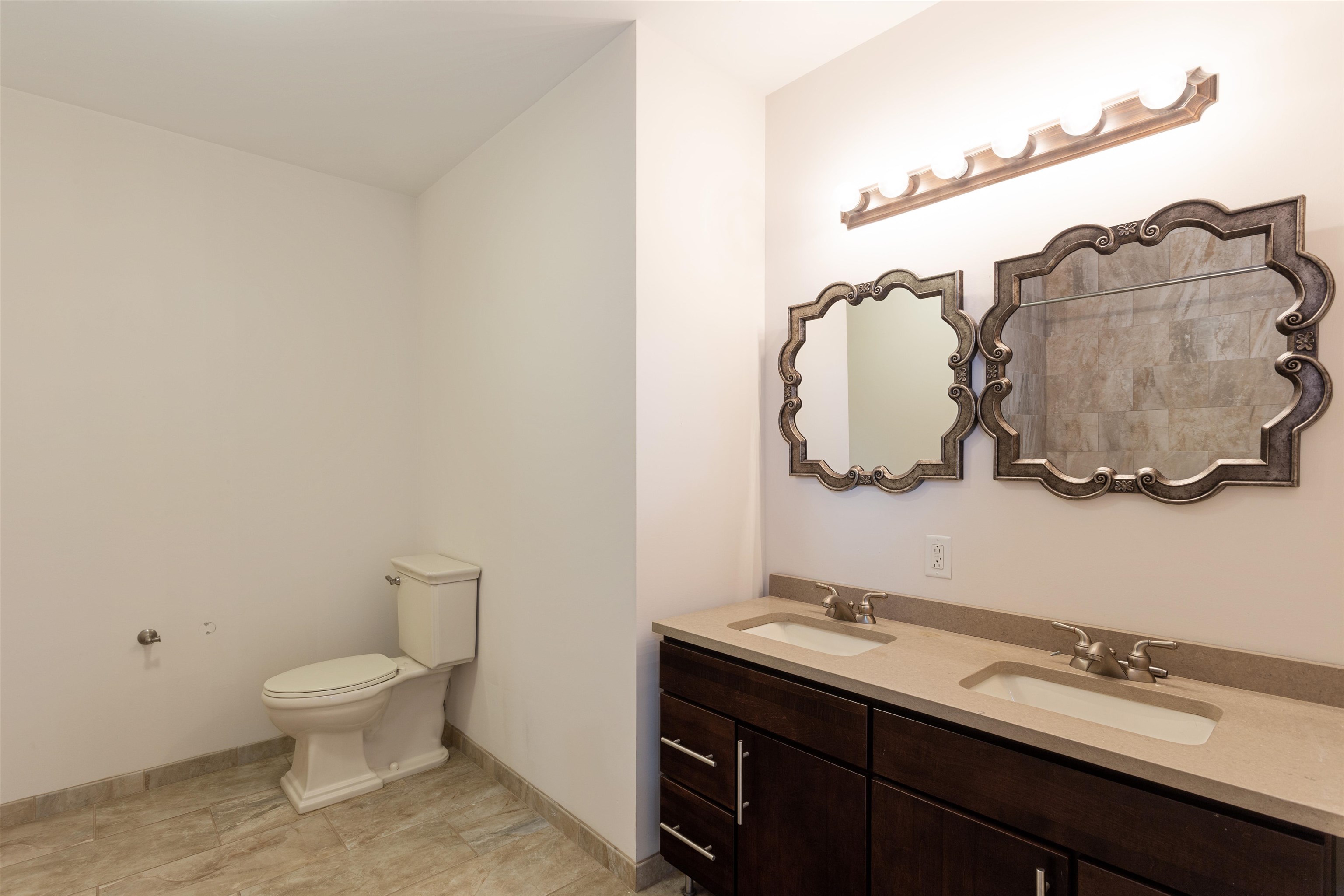 154 AVENUE E Unit: B-402