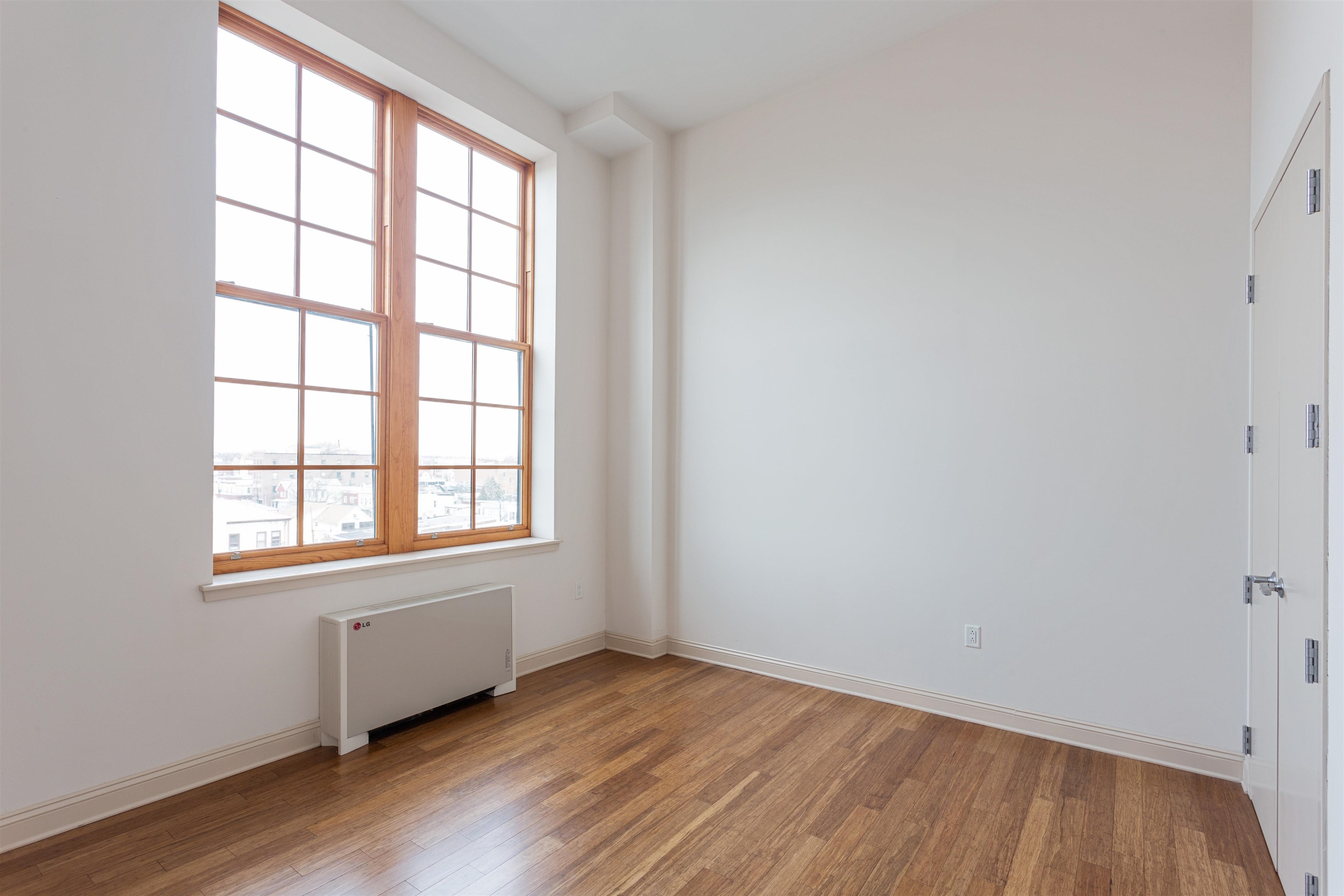 154 AVENUE E Unit: B-402