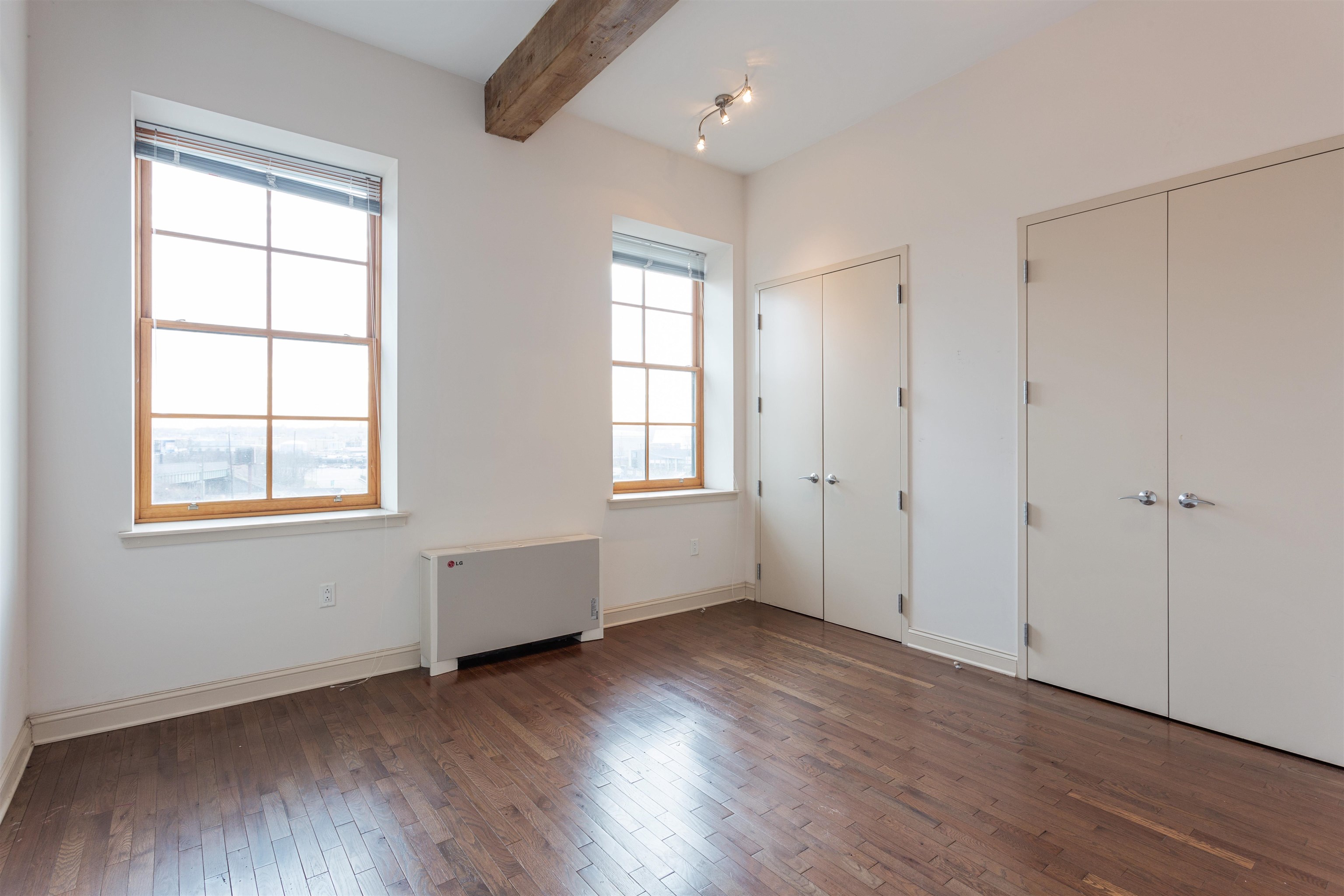 154 AVENUE E Unit: B-402