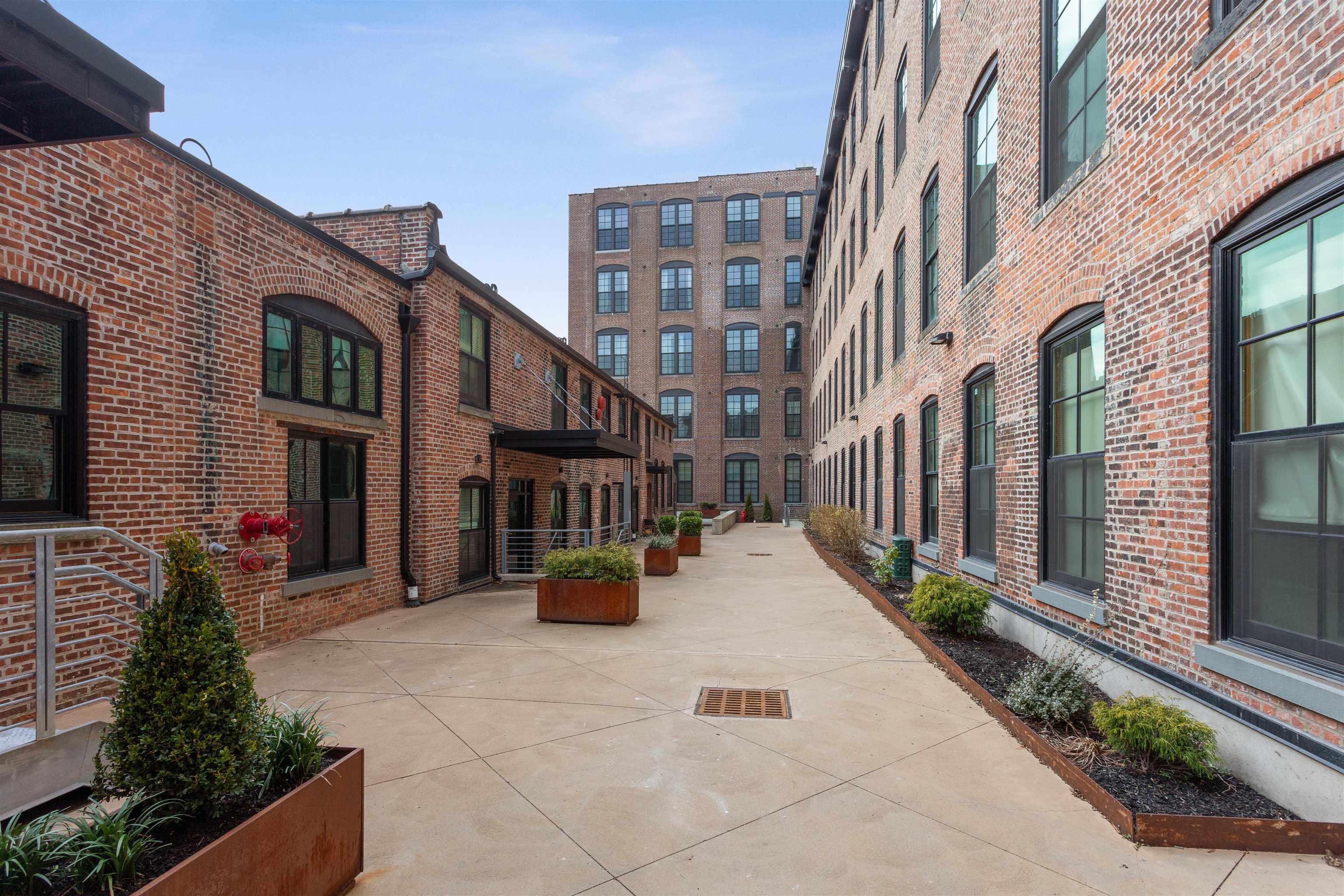154 AVENUE E Unit: B-402