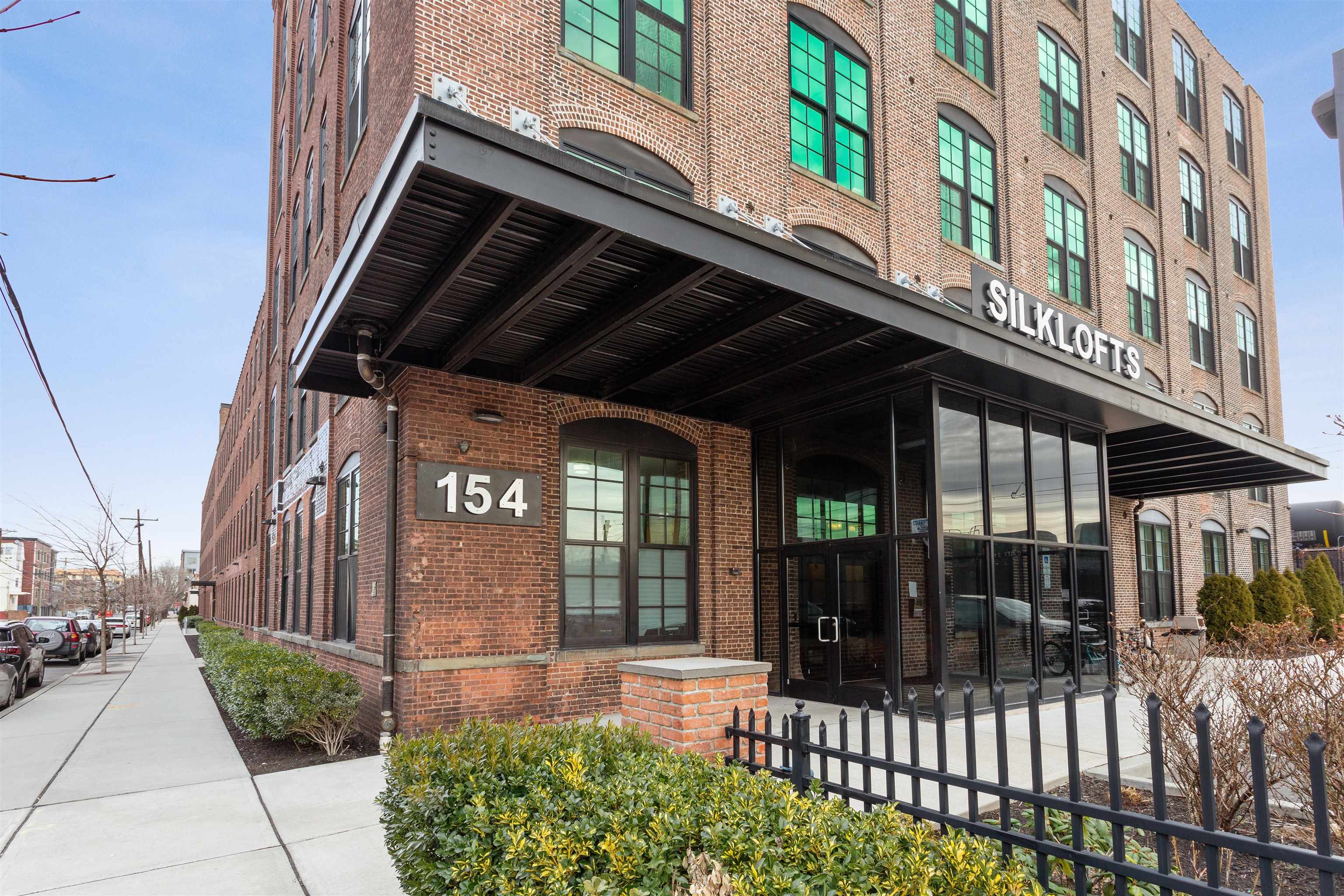 154 AVENUE E Unit: C-305
