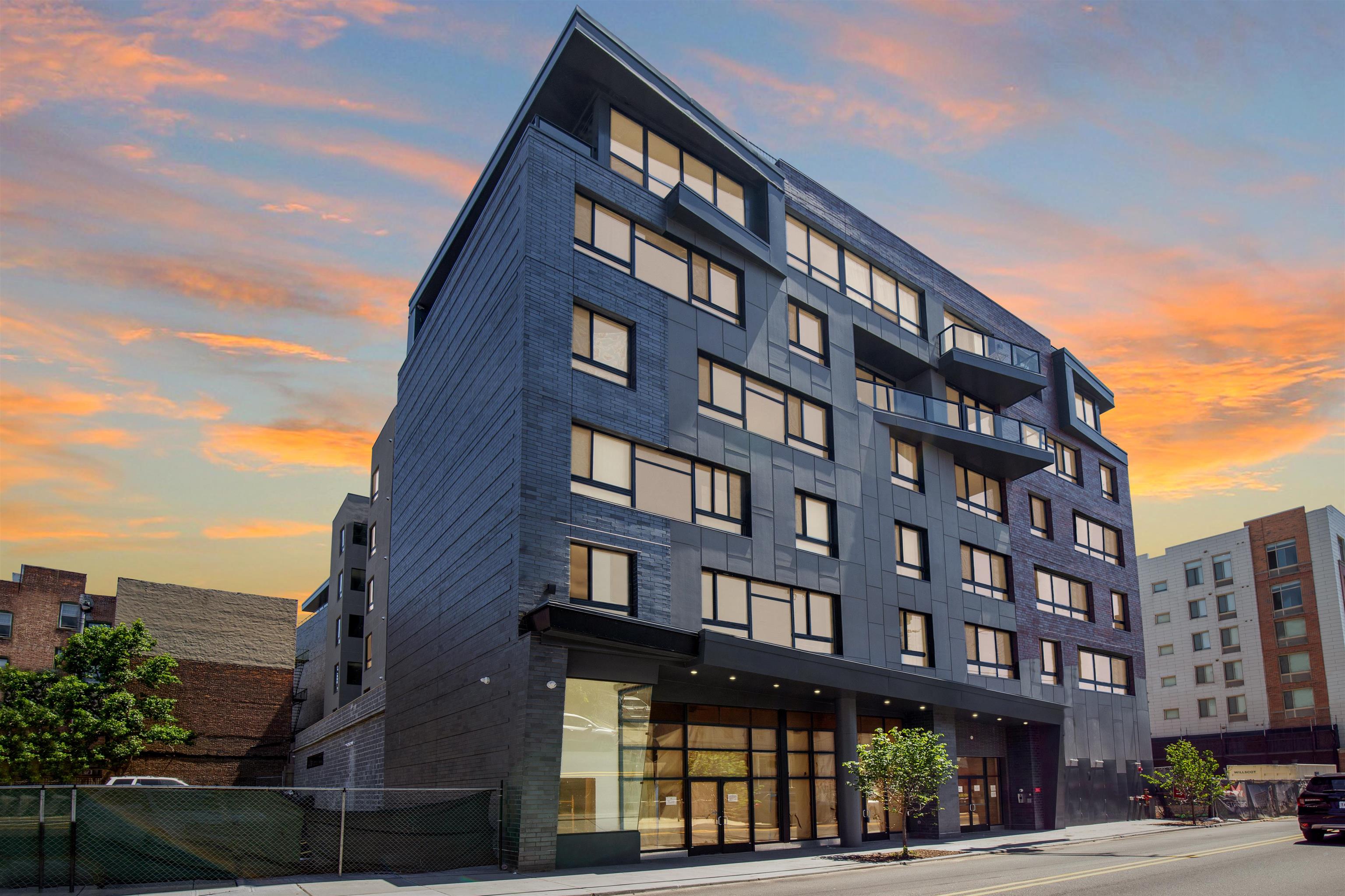 198 ACADEMY ST Unit: 5i