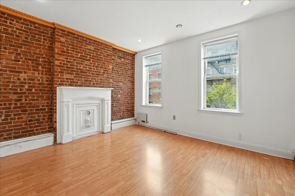 723 WILLOW AVE Unit: 3R