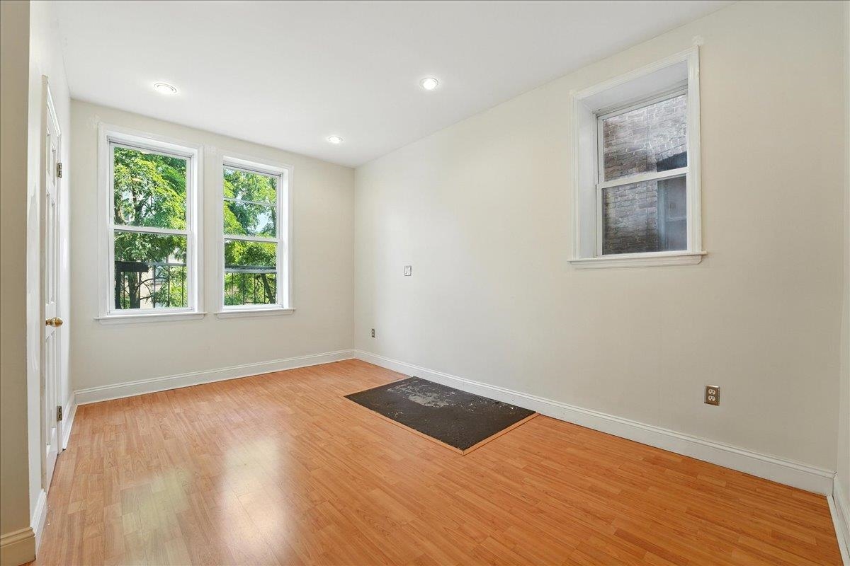 723 WILLOW AVE Unit: 3R