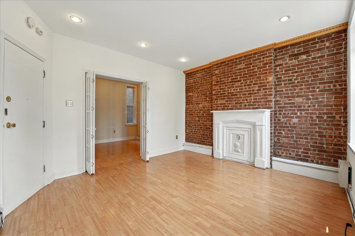 723 WILLOW AVE Unit: 3R