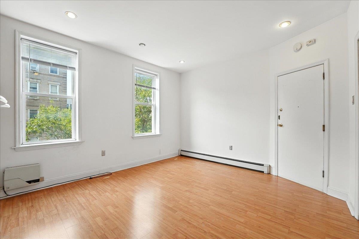 723 WILLOW AVE Unit: 3R