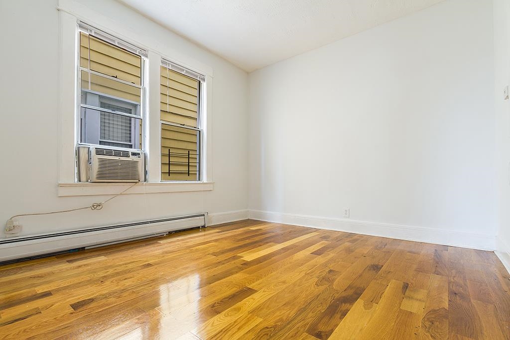 123 CUSTER AVE