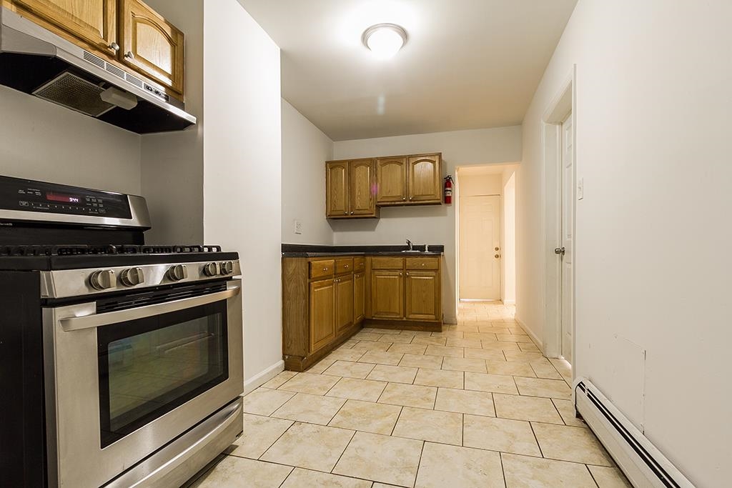 123 CUSTER AVE