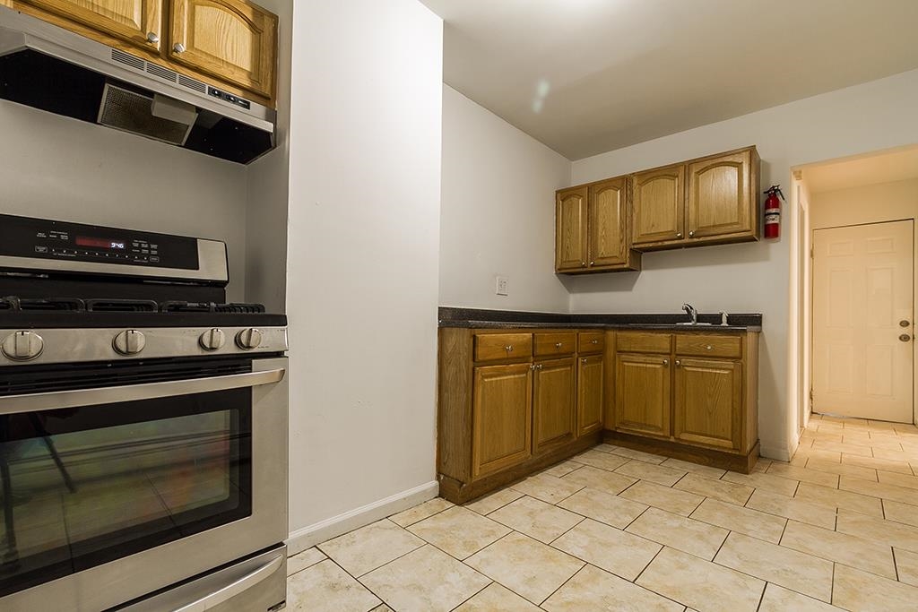 123 CUSTER AVE