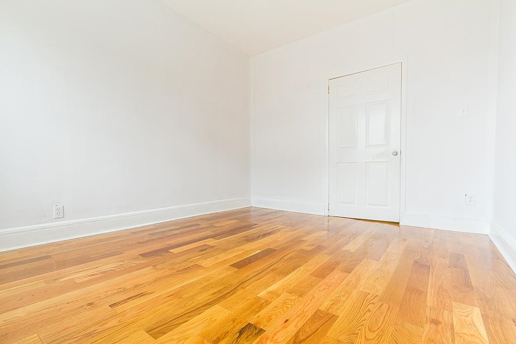 123 CUSTER AVE
