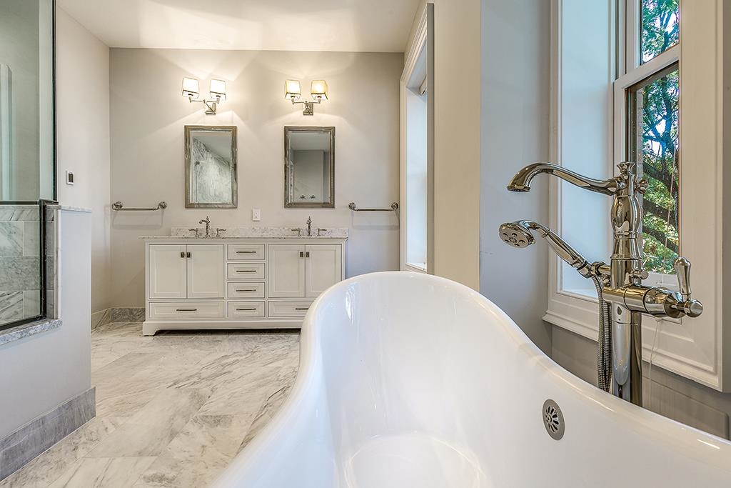 5 HAMPTON CT TERRACE