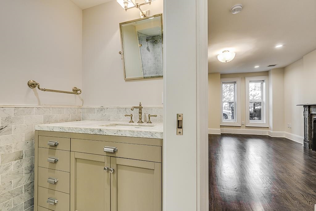 5 HAMPTON CT TERRACE