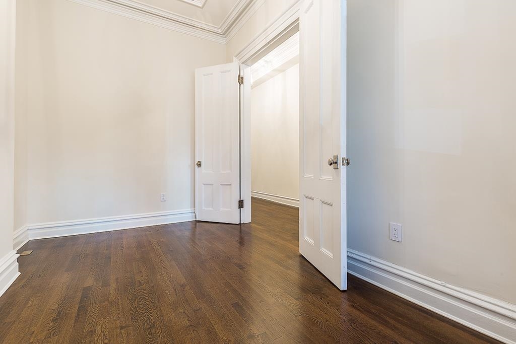 5 HAMPTON CT TERRACE