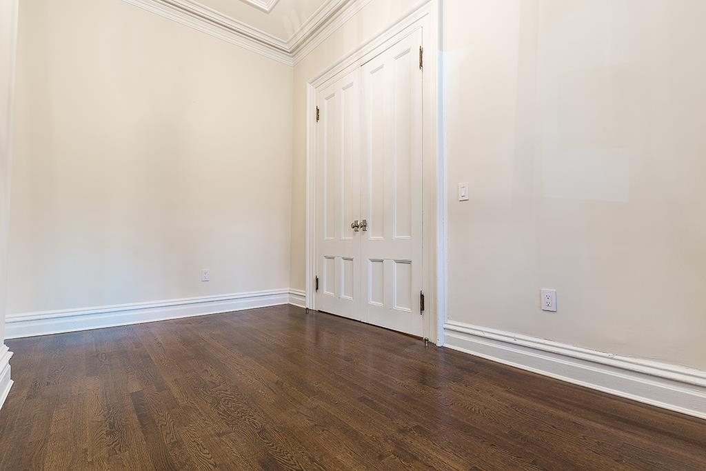 5 HAMPTON CT TERRACE