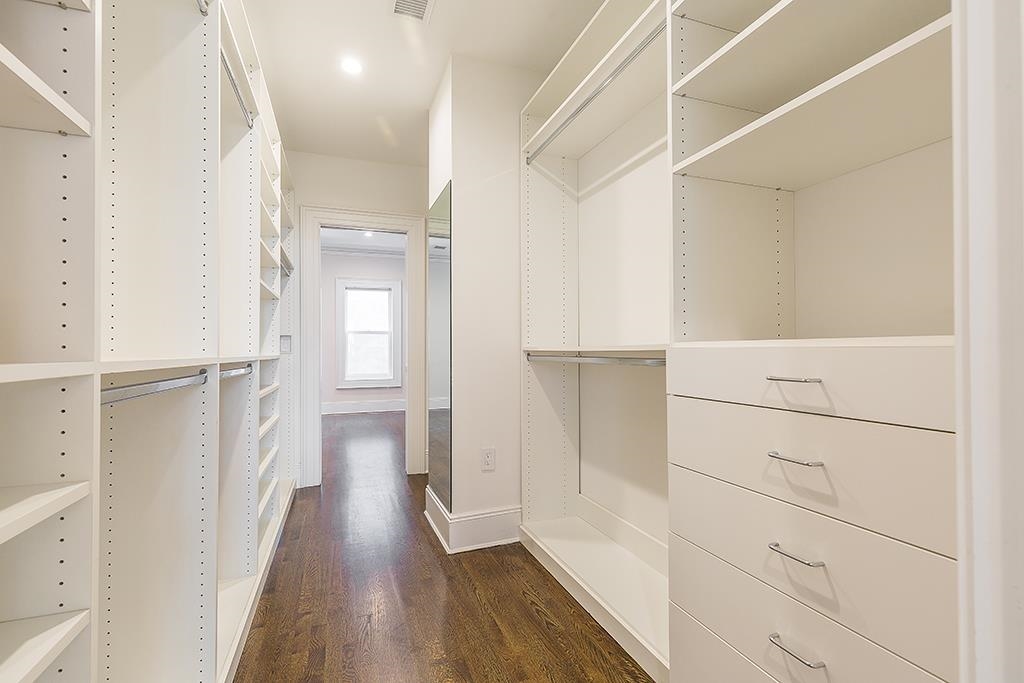 5 HAMPTON CT TERRACE