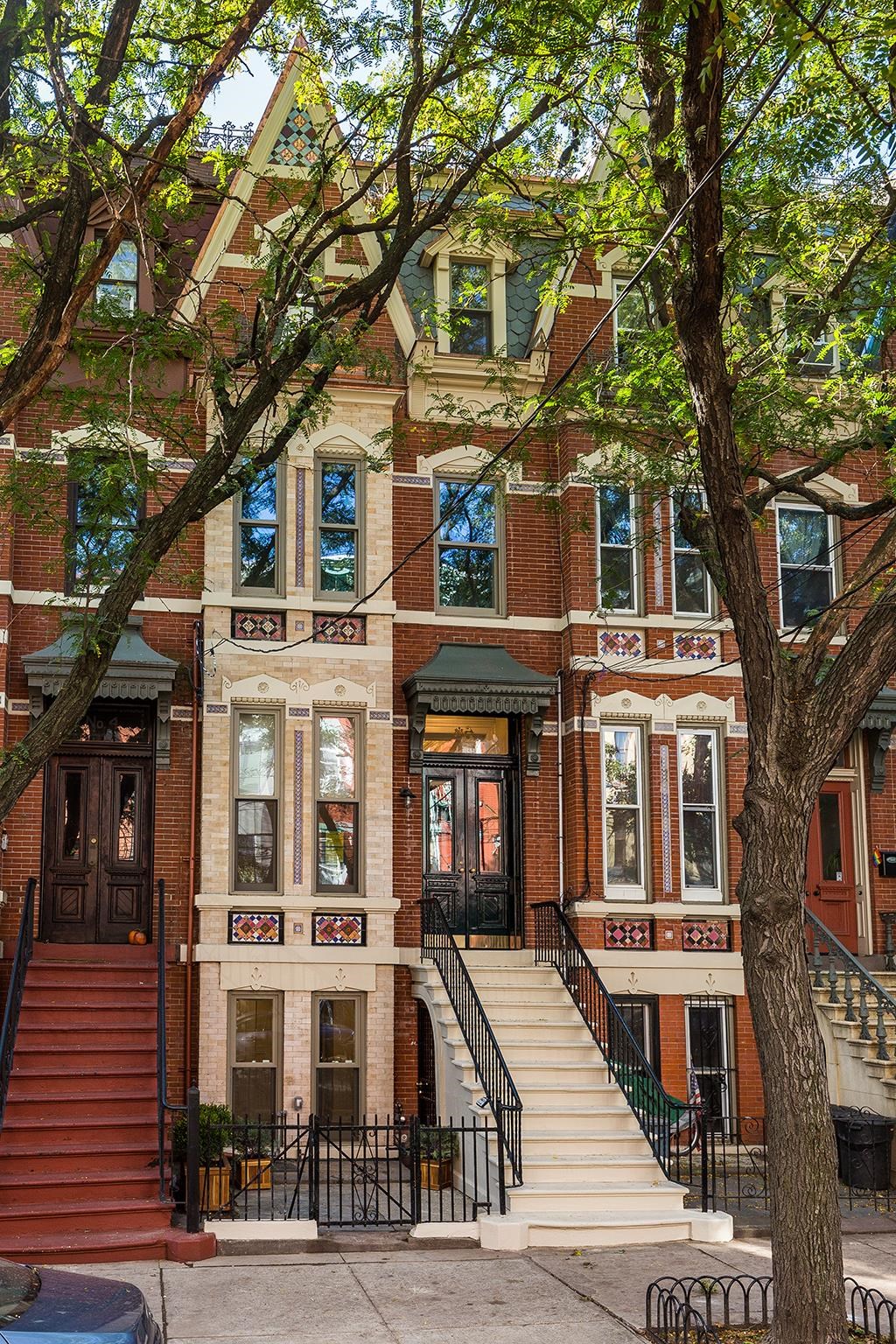 5 HAMPTON CT TERRACE