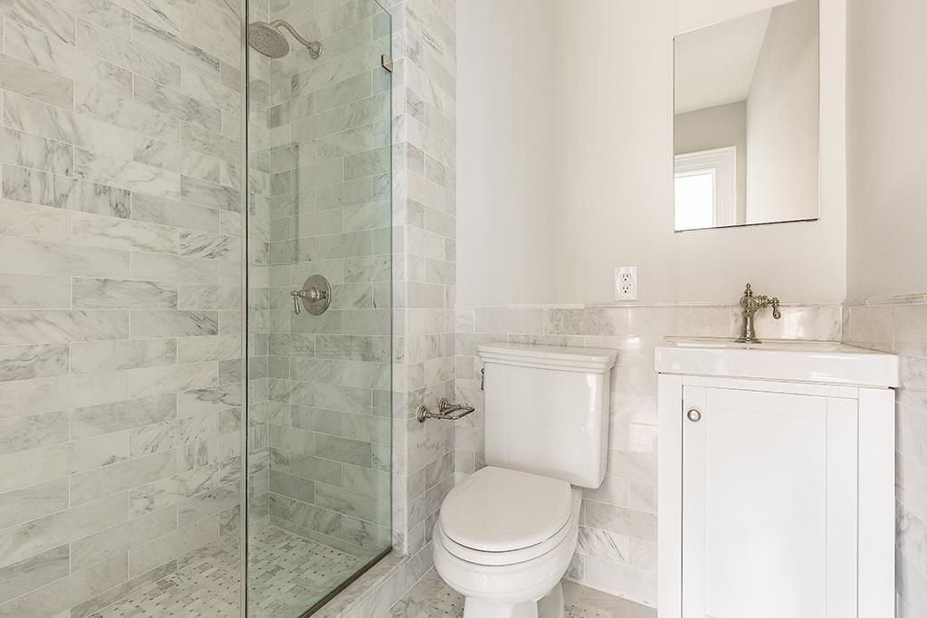 5 HAMPTON CT TERRACE