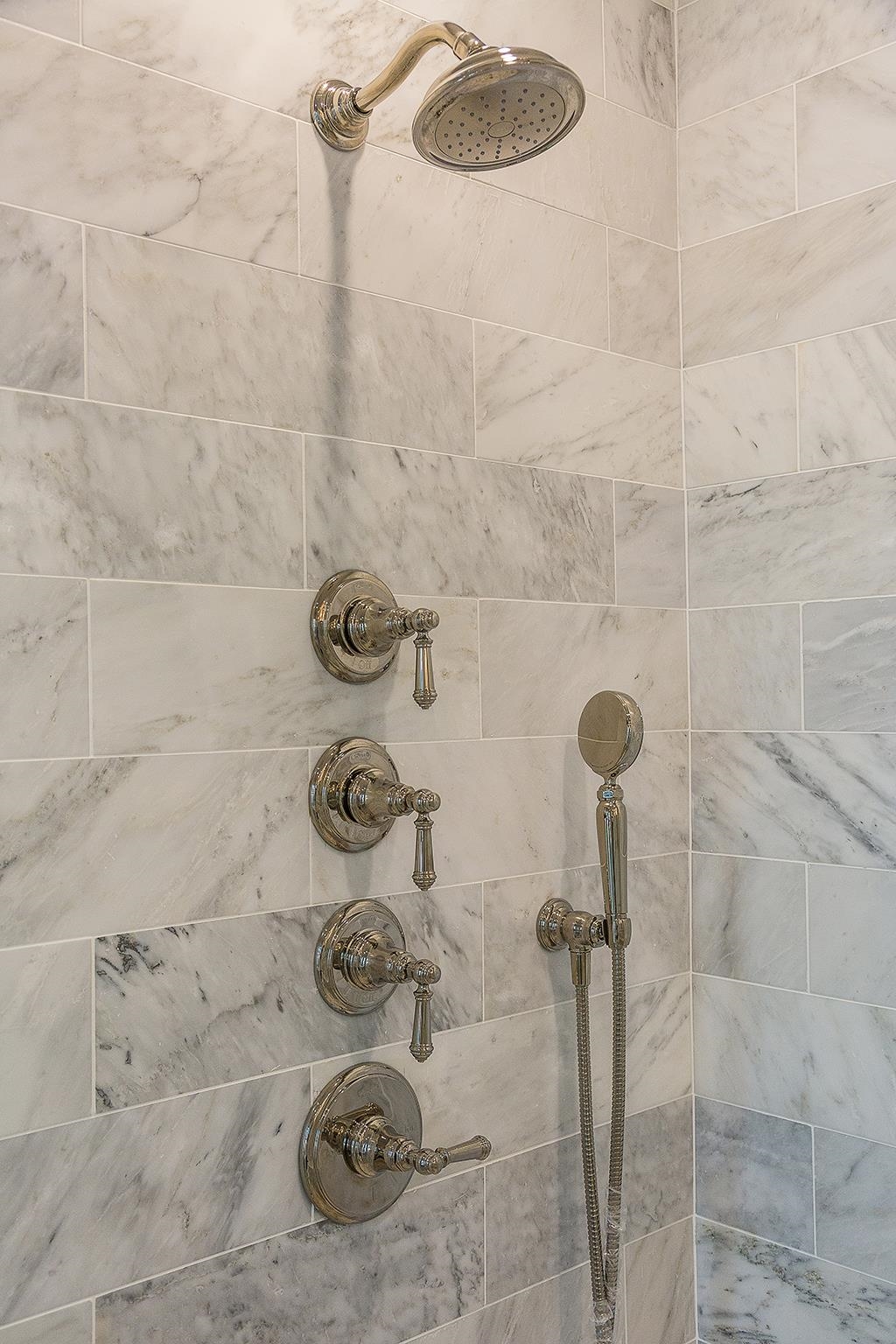 5 HAMPTON CT TERRACE