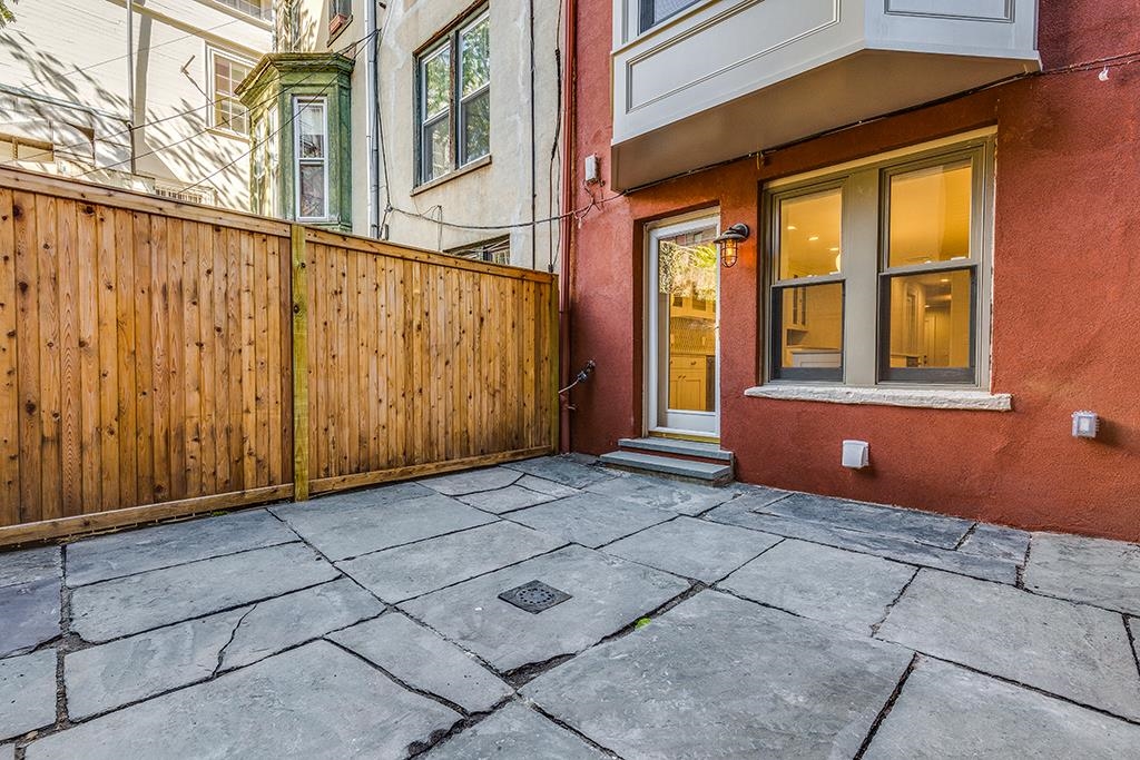 5 HAMPTON CT TERRACE