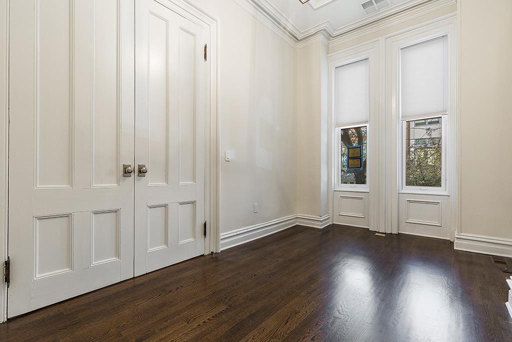 5 HAMPTON CT TERRACE